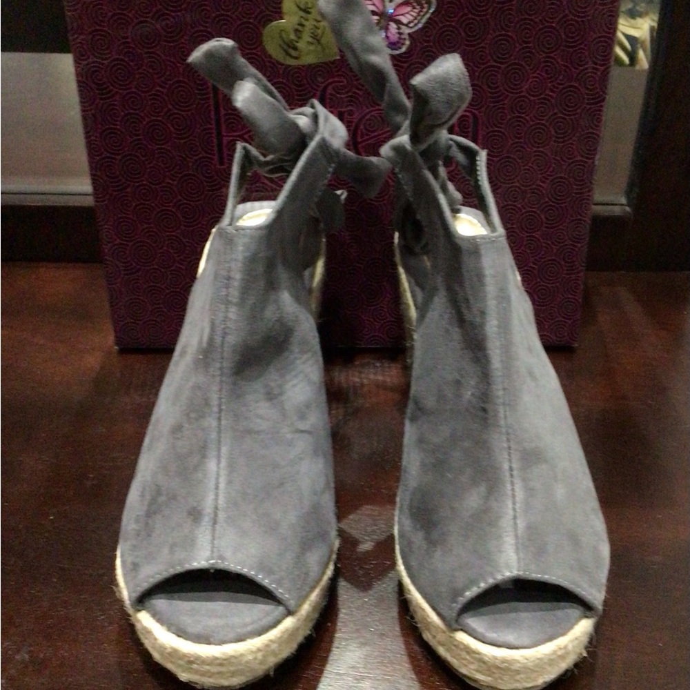 New never worn, Emory Gray suede wedges